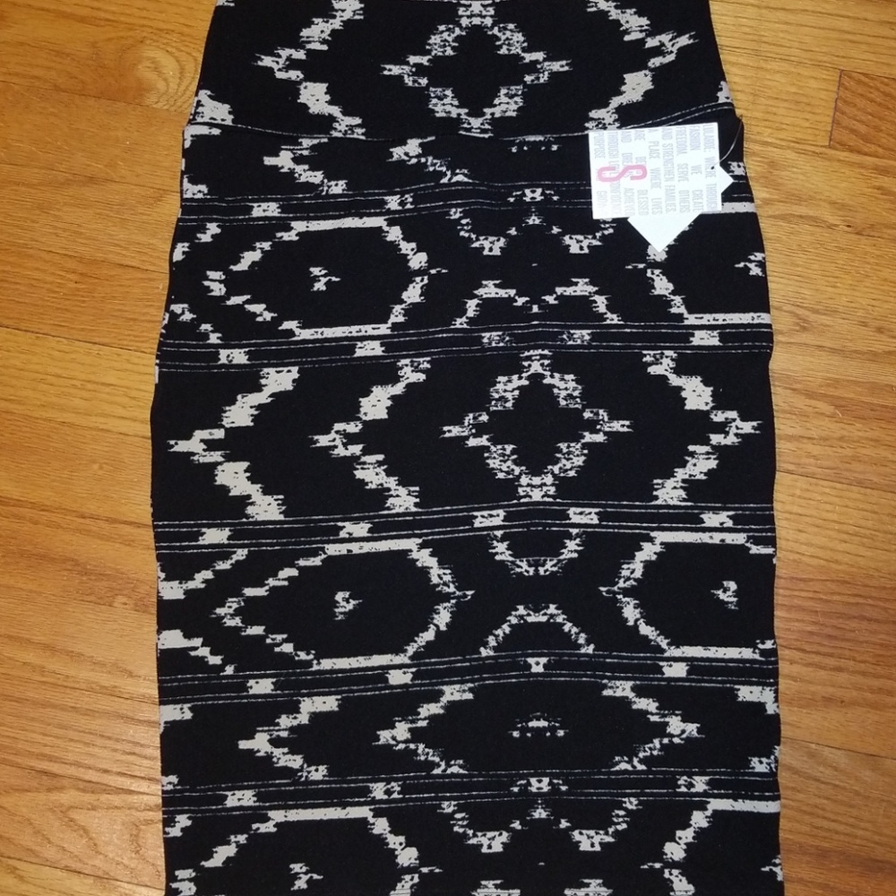 Lularoe NWT S Cassie Black